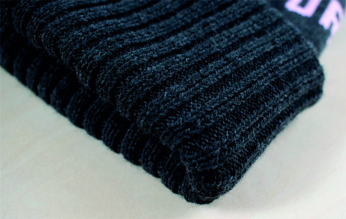 czapka z pomponem2 web